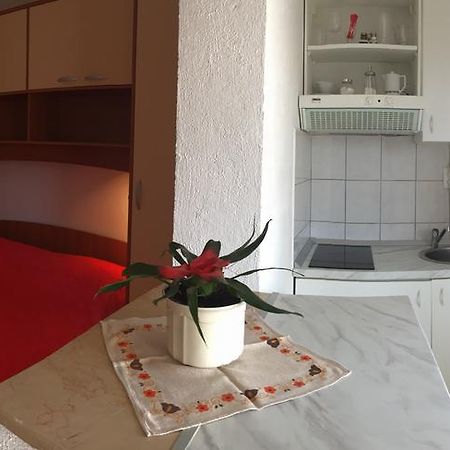 Apartments Bilic Nemira Омиш Экстерьер фото