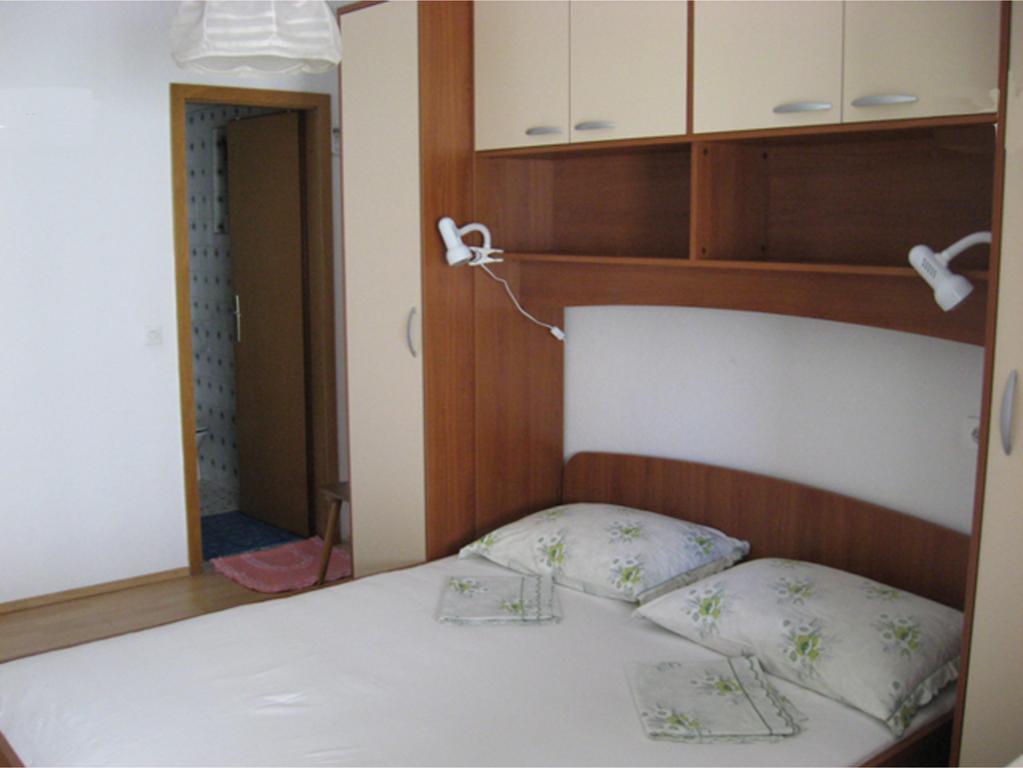 Apartments Bilic Nemira Омиш Экстерьер фото