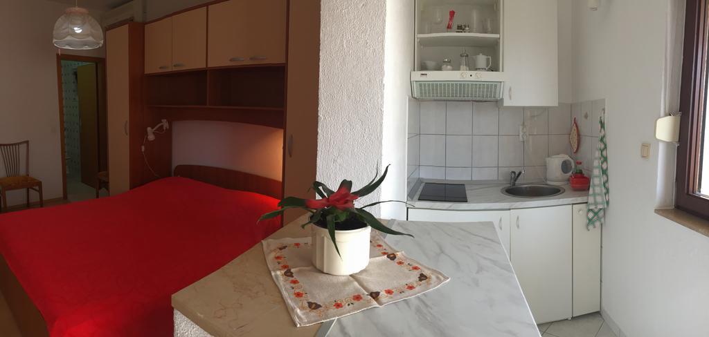 Apartments Bilic Nemira Омиш Экстерьер фото