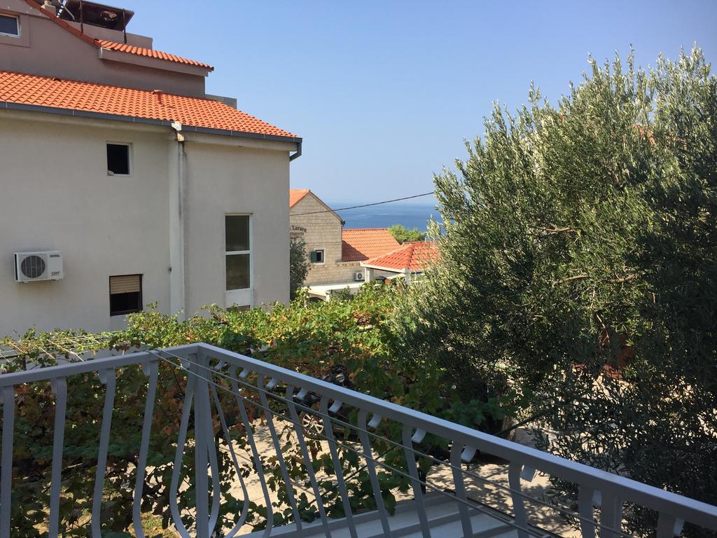 Apartments Bilic Nemira Омиш Экстерьер фото
