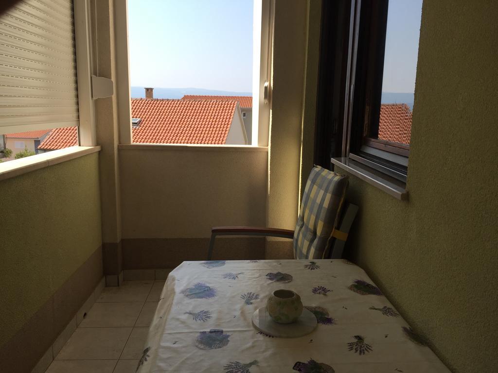Apartments Bilic Nemira Омиш Экстерьер фото