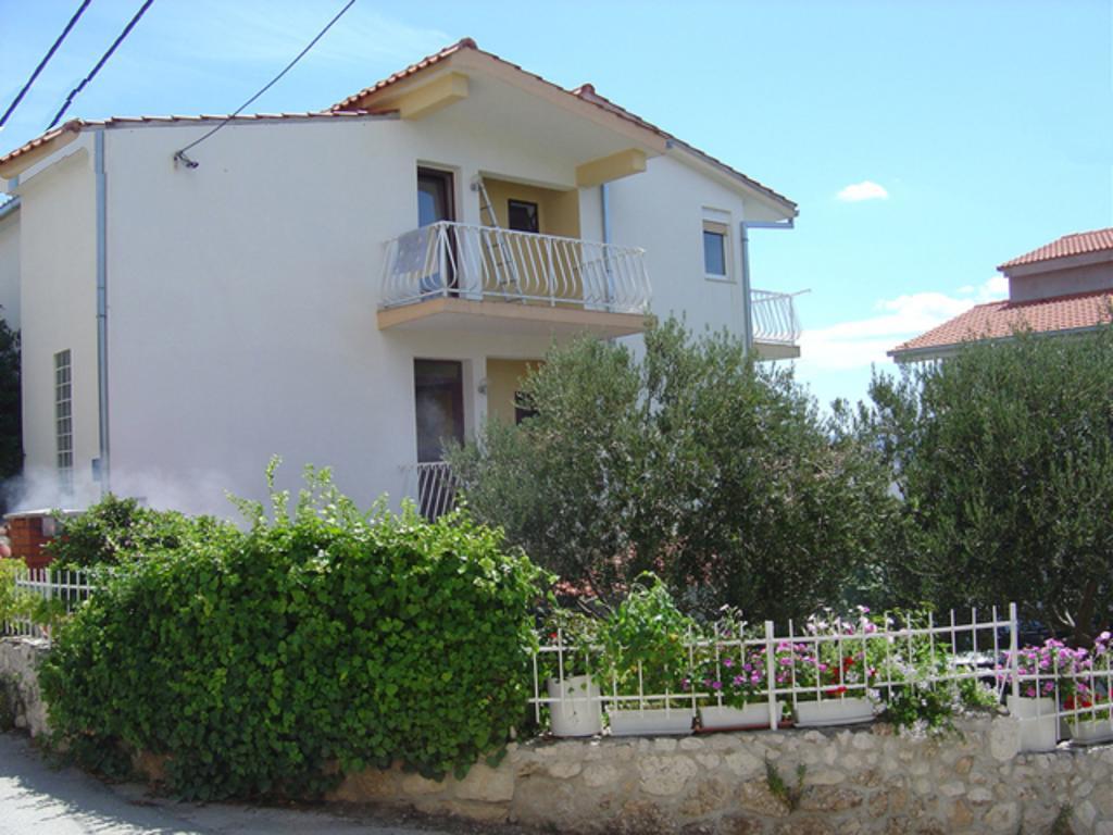 Apartments Bilic Nemira Омиш Экстерьер фото