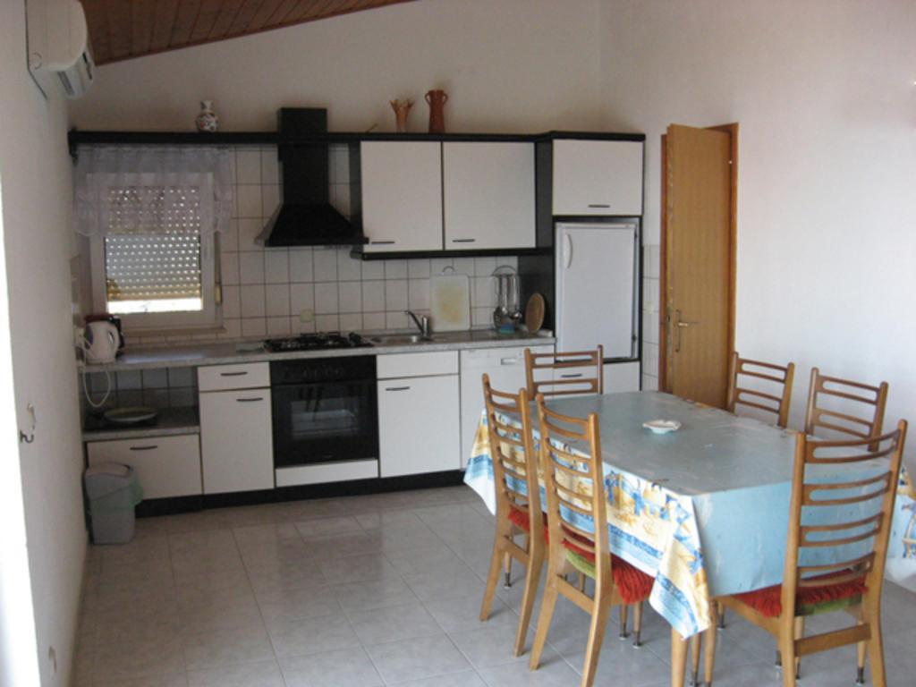 Apartments Bilic Nemira Омиш Экстерьер фото